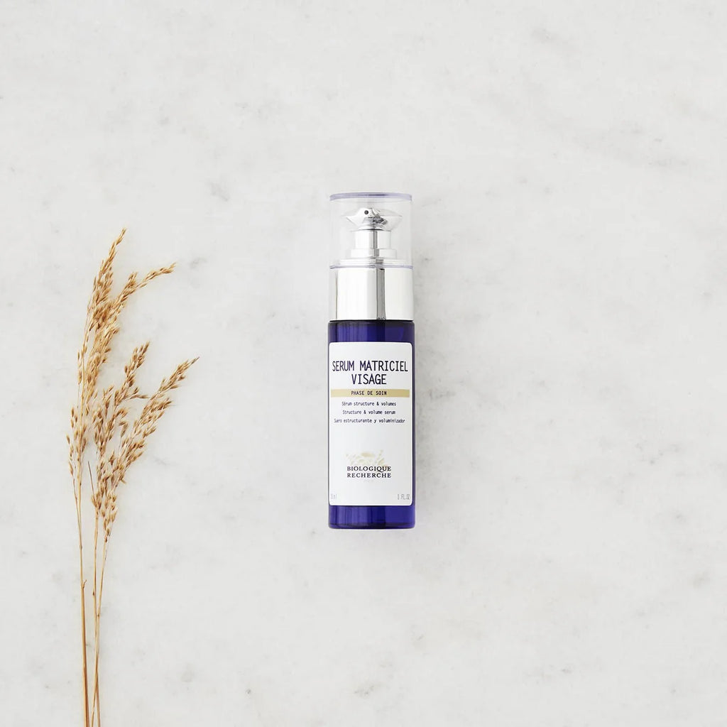 Bouteille de Serum Matriciel Visage, serum structure et volume par Biologique Recherche, 30 ml.