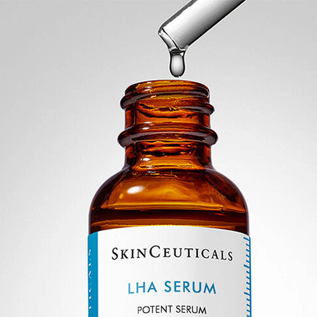 Sérum LHA, sérum puissant pour peaux à tendance acnéique et vieillissantes par Skinceuticals et sa pipette.